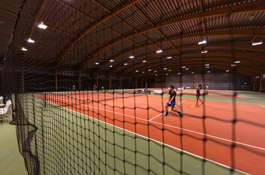 Tennishal hal met net