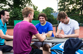 Tennis vrienden samen drinken