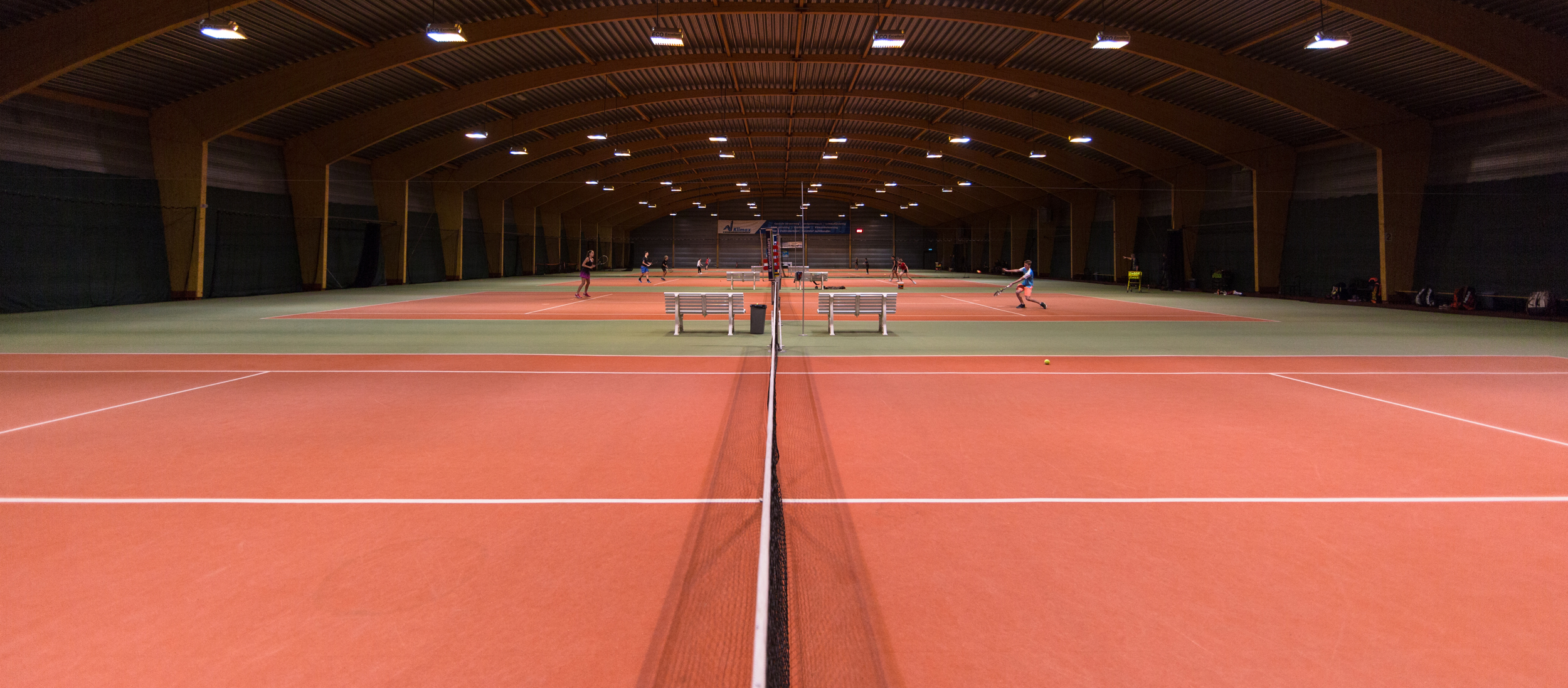 Tennisbaan hal tennishal