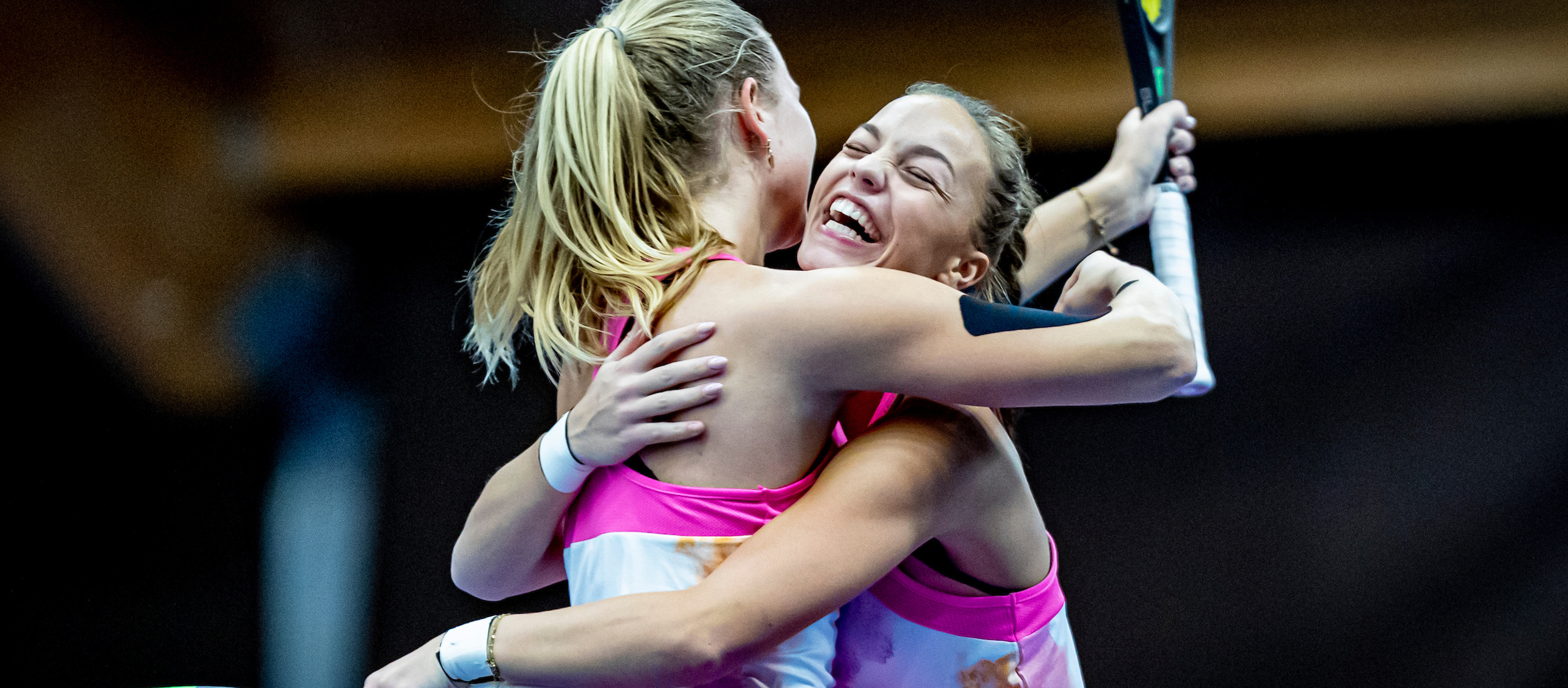 Blije dames NK Tennis