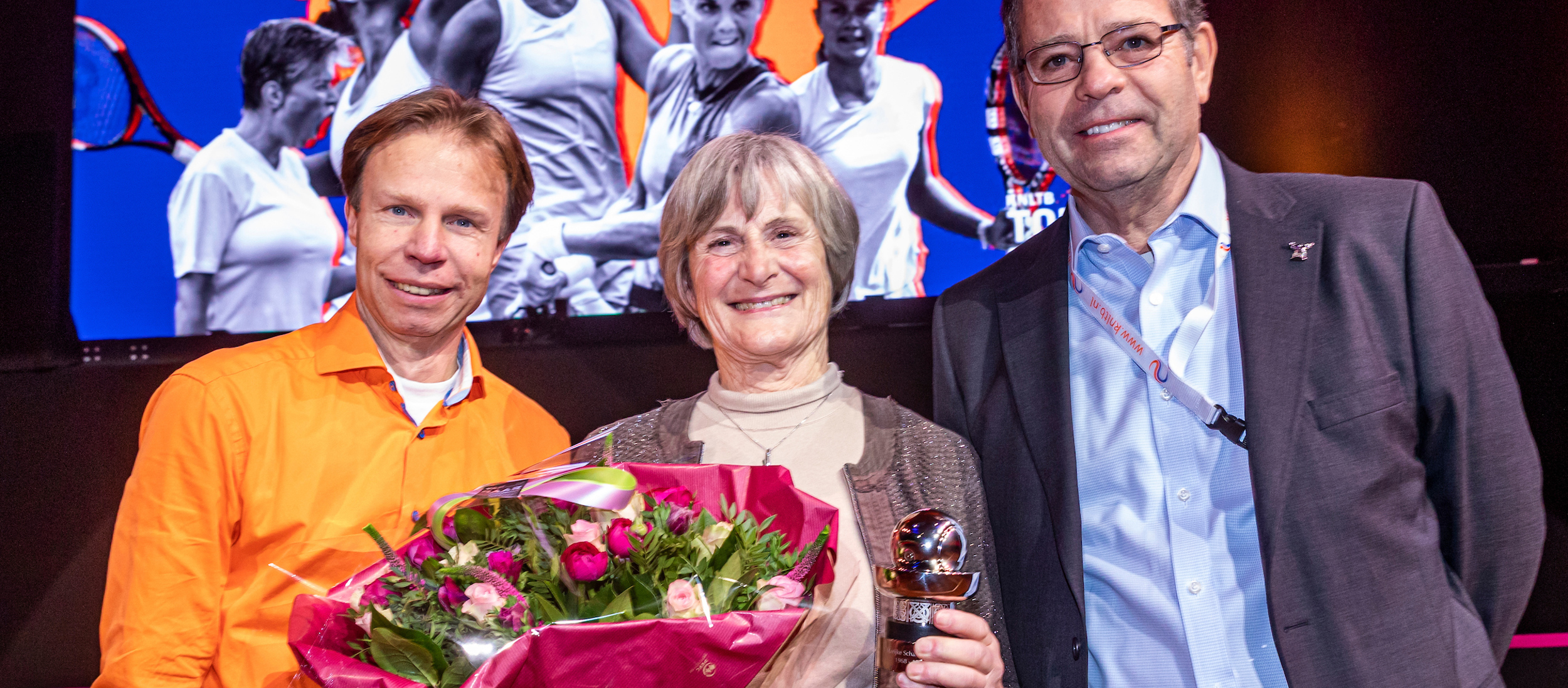 Marijke Jansen ontvangt Fed Cup Commitment Award