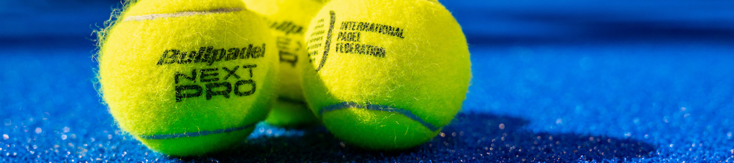 Padelballen Aan Het Net