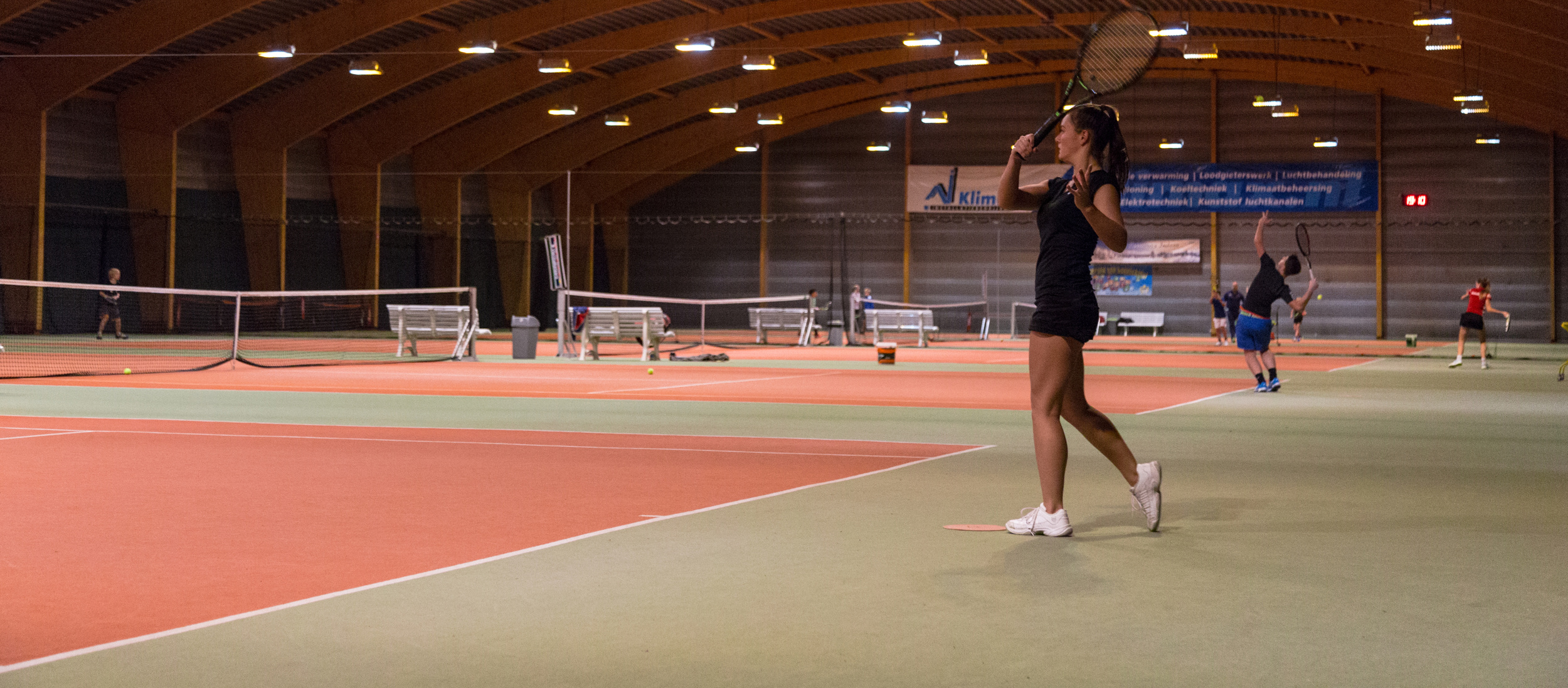 Tennis in de hal indoor binnen
